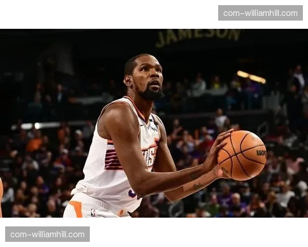 湖人末节防守窒息仅让火箭得12分，极致换防策略掐死杜兰特单打